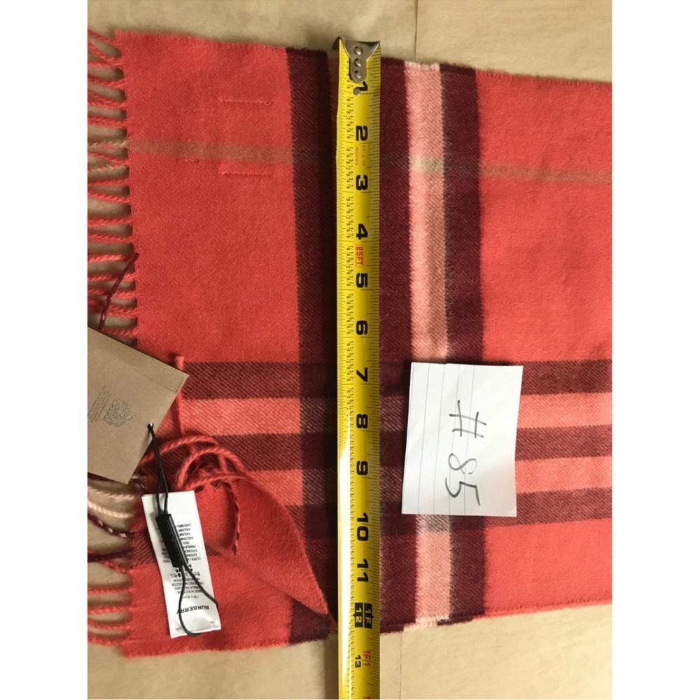 Nwt Burberry cashmere scarf - Picture 6 of 12